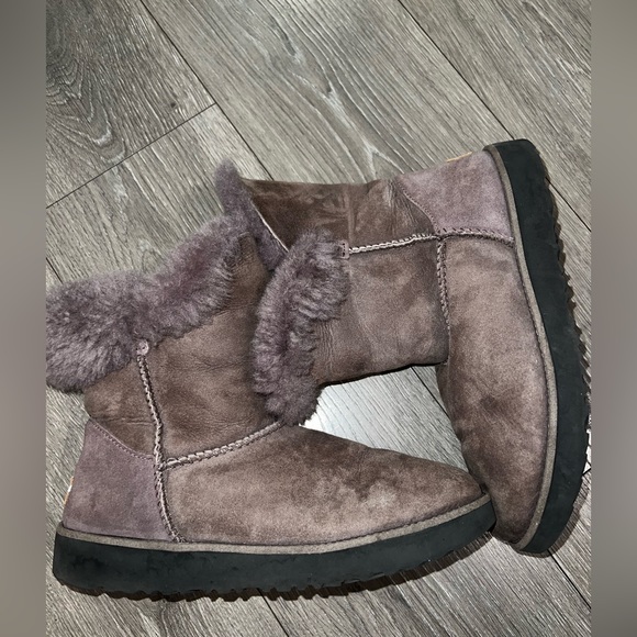Ugg Women's Classic Cuff Short Boot | Color: Stormy Grey | Size 9.5 - Picture 6 of 7